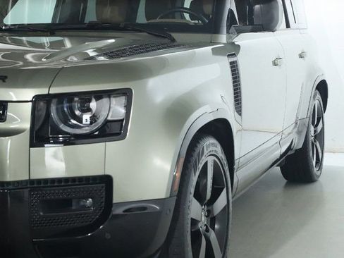 Used 2025 Land Rover Defender 110 X-Dynamic SE AWD/4WD image 14