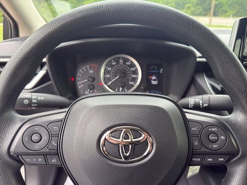 Used 2020 Toyota Corolla LE FWD image 18