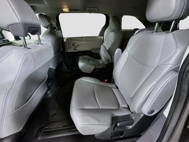 Certified 2024 Toyota Sienna XLE FWD image 26