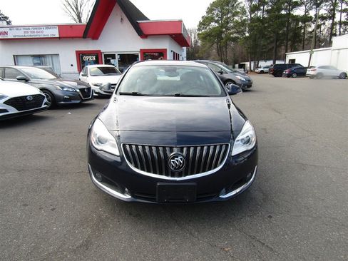 Used 2016 Buick Regal image 2