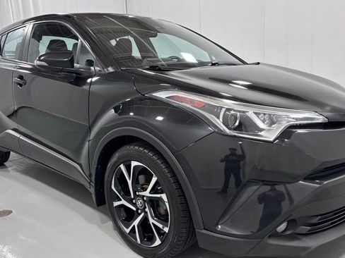 Used 2018 Toyota C-HR XLE FWD image 4