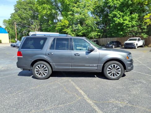 Used 2015 Lincoln Navigator 4WD image 2