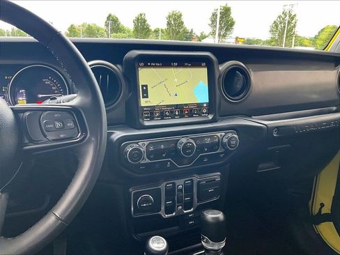 Used 2023 Jeep Wrangler Unlimited w/ Sun & Screen Package AWD/4WD image 18