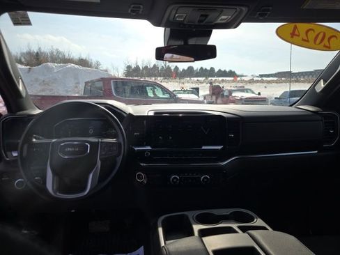 Used 2024 GMC Sierra 1500 SLE w/ Preferred Package image 17