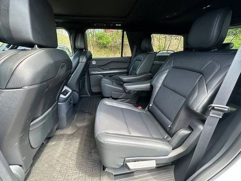 New 2026 Lincoln Navigator Reserve w/ Jet Appearance Package AWD/4WD image 18