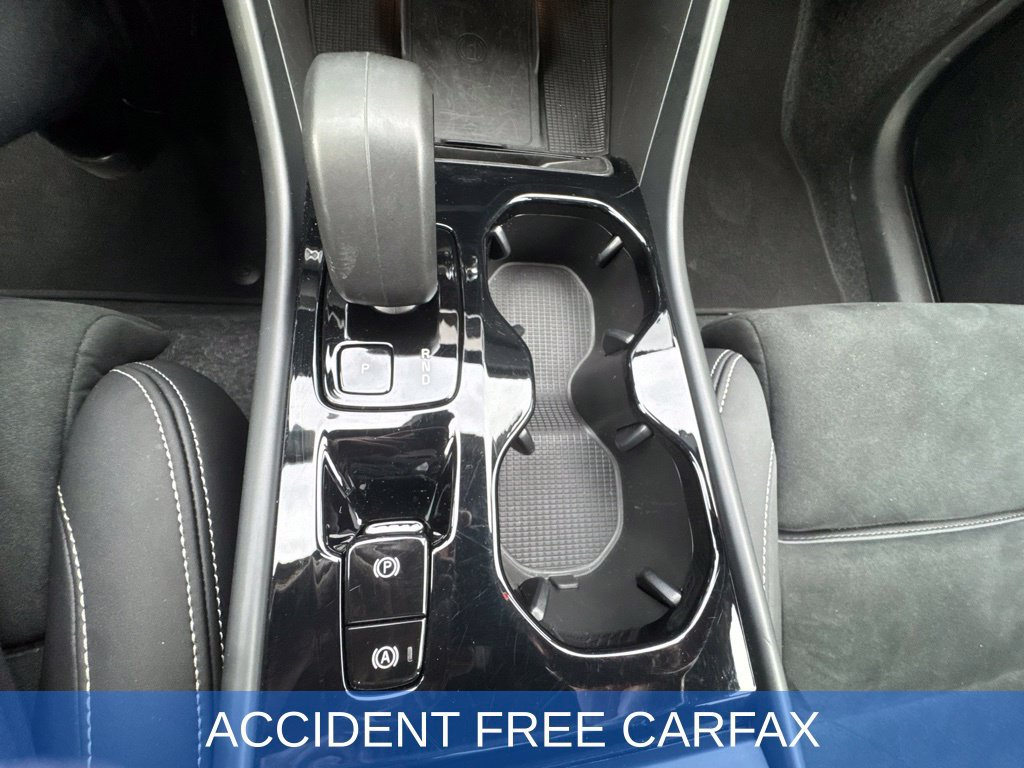 Used 2025 Volvo XC40 B5 Plus AWD/4WD image 22