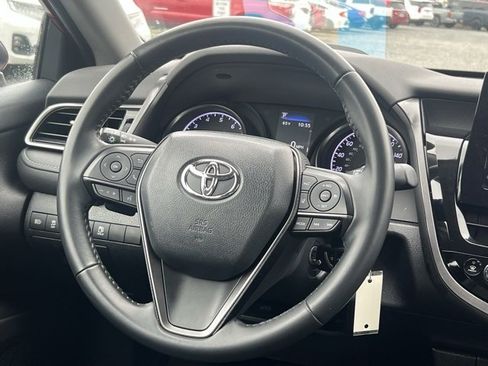 Used 2023 Toyota Camry SE image 6