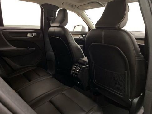 Used 2025 Volvo XC40 B5 Plus AWD/4WD image 23