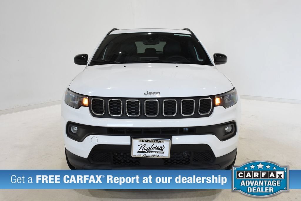 Used 2025 Jeep Compass Latitude w/ Sun & Sound Group AWD/4WD image 2