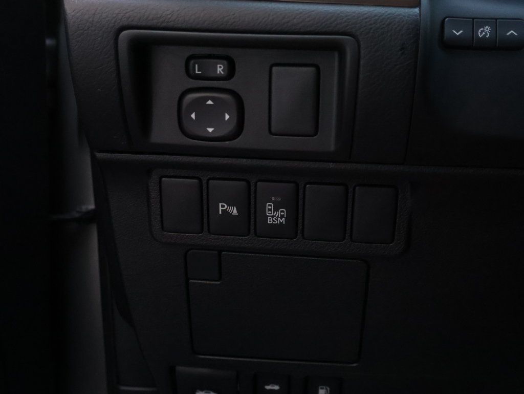 Used 2016 Lexus ES 350 w/ Premium Package w/Wood Trim FWD image 44
