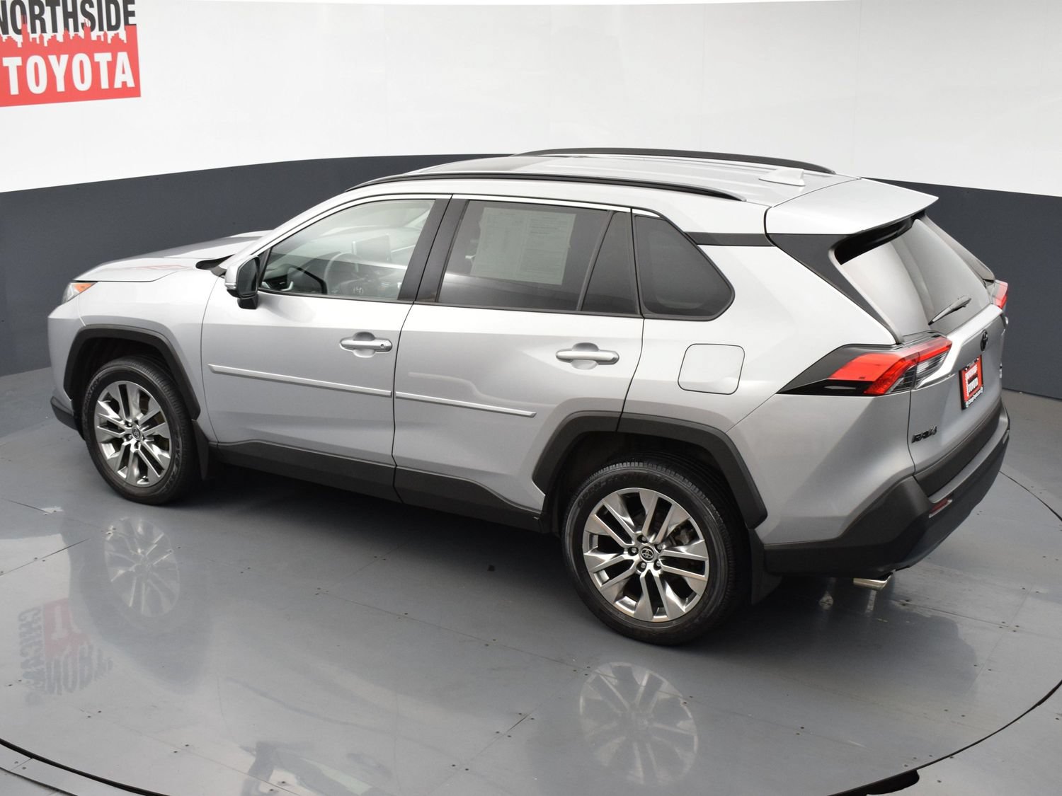 Used 2021 Toyota RAV4 XLE Premium AWD/4WD image 23