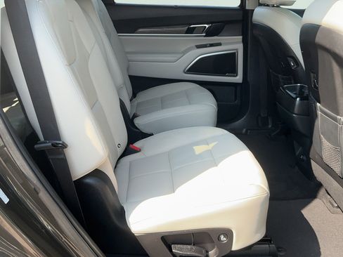 Used 2021 Kia Telluride SX w/ Towing Package FWD image 13