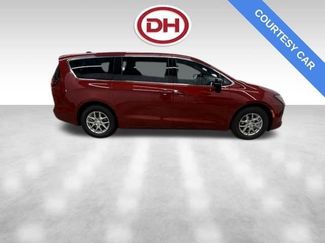 New 2027 Chrysler Pacifica Select FWD video 2