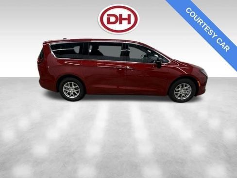 New 2027 Chrysler Pacifica Select FWD image 2