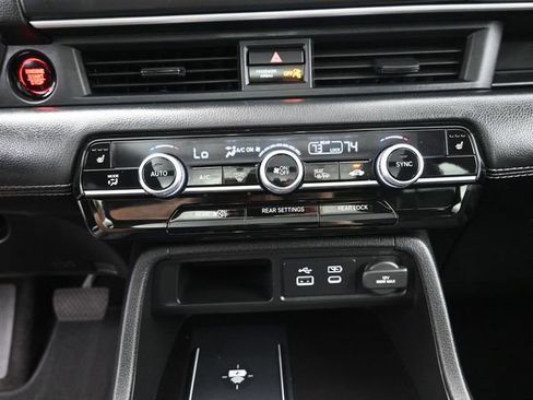 Certified 2024 Honda Pilot Touring image 9