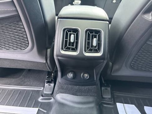 Used 2022 Kia Sorento S w/ Panoramic Sunroof Package AWD/4WD image 16