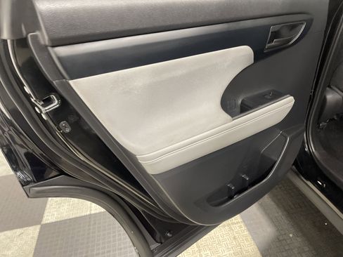 Used 2021 Toyota Highlander L image 15