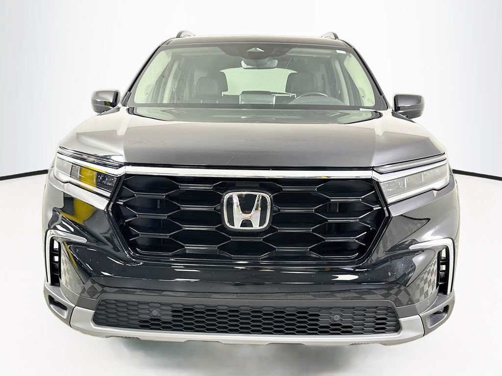 Certified 2025 Honda Pilot Touring image 5