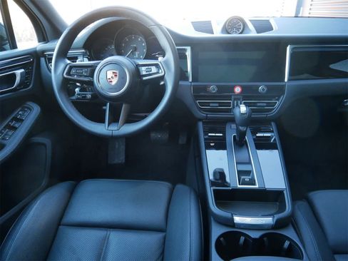Used 2025 Porsche Macan image 15