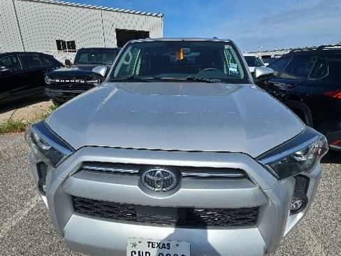Used 2022 Toyota 4Runner SR5 AWD/4WD image 2