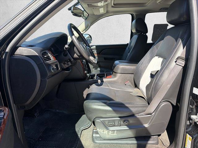 Used 2014 Chevrolet Suburban LTZ RWD image 10