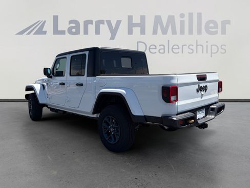 New 2026 Jeep Gladiator Sport AWD/4WD image 3