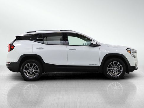 Used 2024 GMC Terrain SLT image 6
