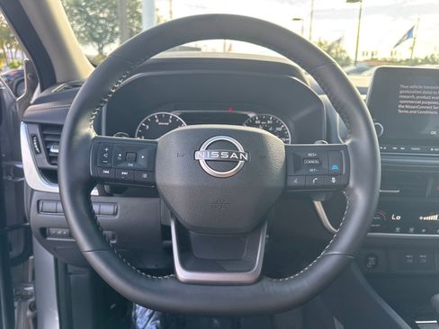 Certified 2025 Nissan Rogue SV FWD image 21