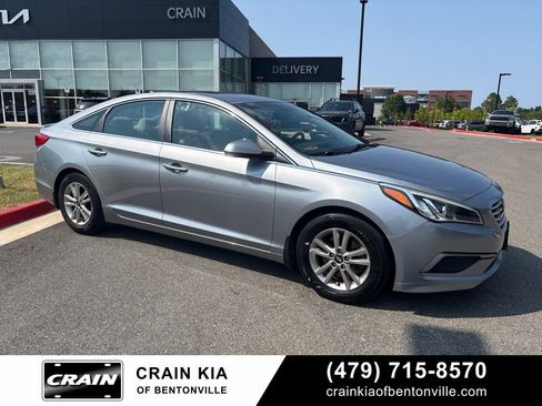 Used 2017 Hyundai Sonata SE w/ Cargo Package FWD image 5