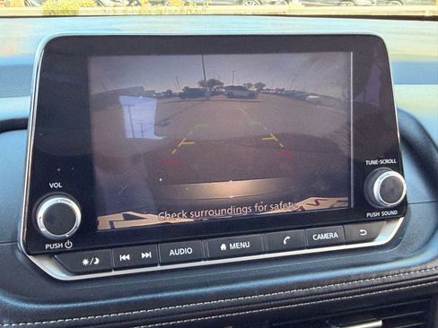 Certified 2025 Nissan Rogue SV FWD image 32