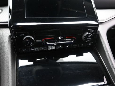 Used 2023 Jeep Grand Cherokee Laredo AWD/4WD image 14