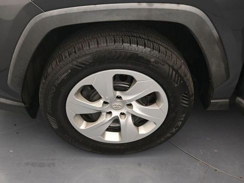 Used 2020 Toyota RAV4 LE image 9