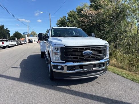 New 2026 Ford F350 XL w/ XL Chrome Package image 15