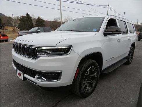 Used 2024 Jeep Wagoneer L Series III w/ Flexible Seating Group image 37