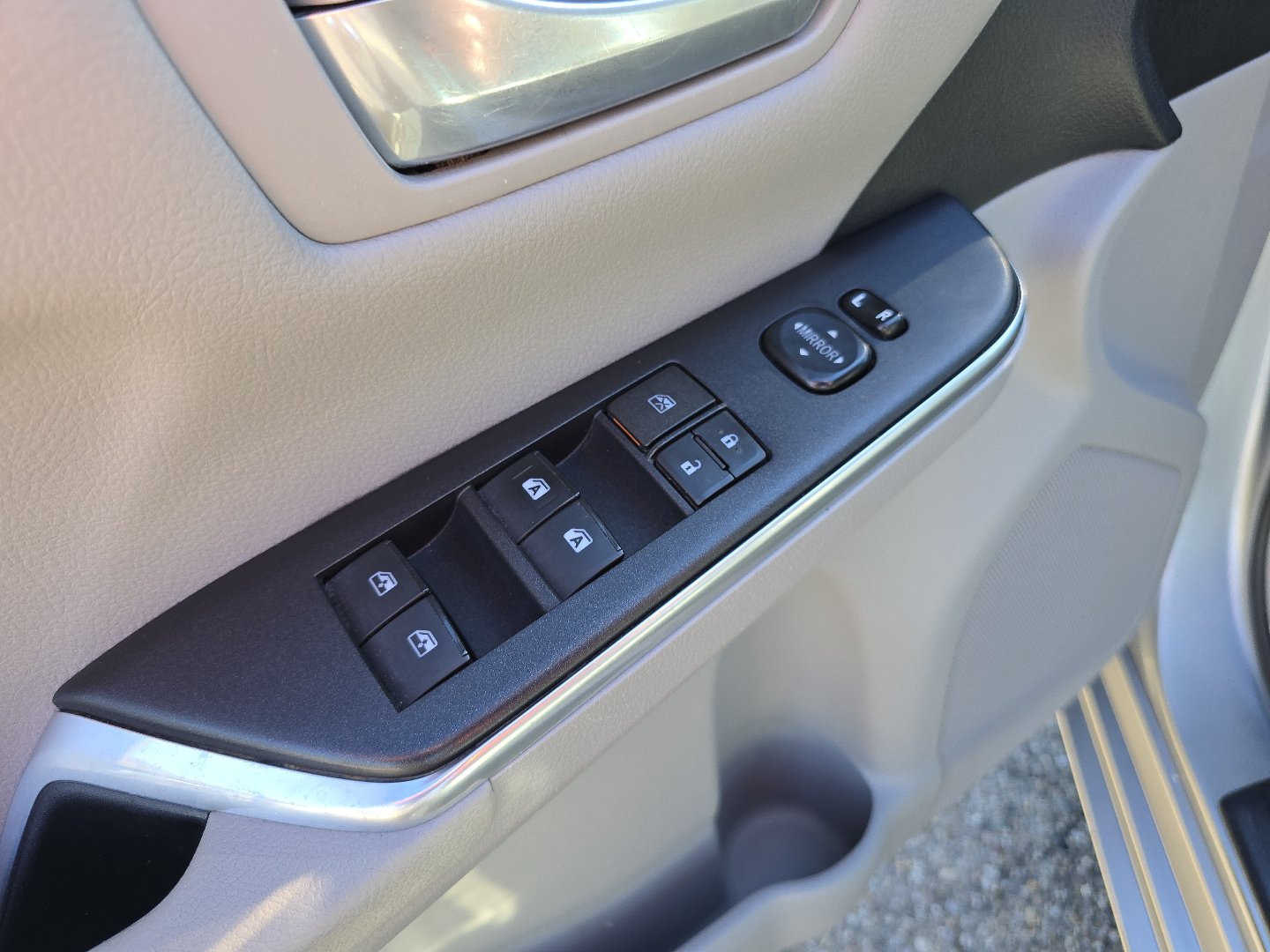 Used 2016 Toyota Camry LE FWD image 19