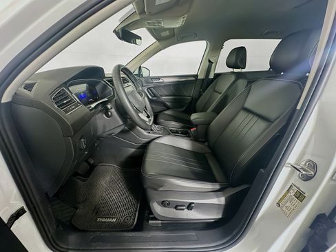 Used 2023 Volkswagen Tiguan SE FWD image 13