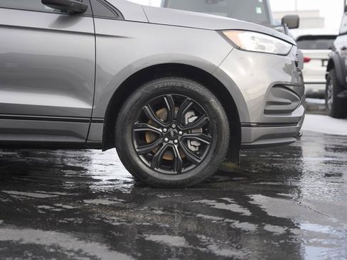 Used 2023 Ford Edge SE w/ Black Appearance Package image 4