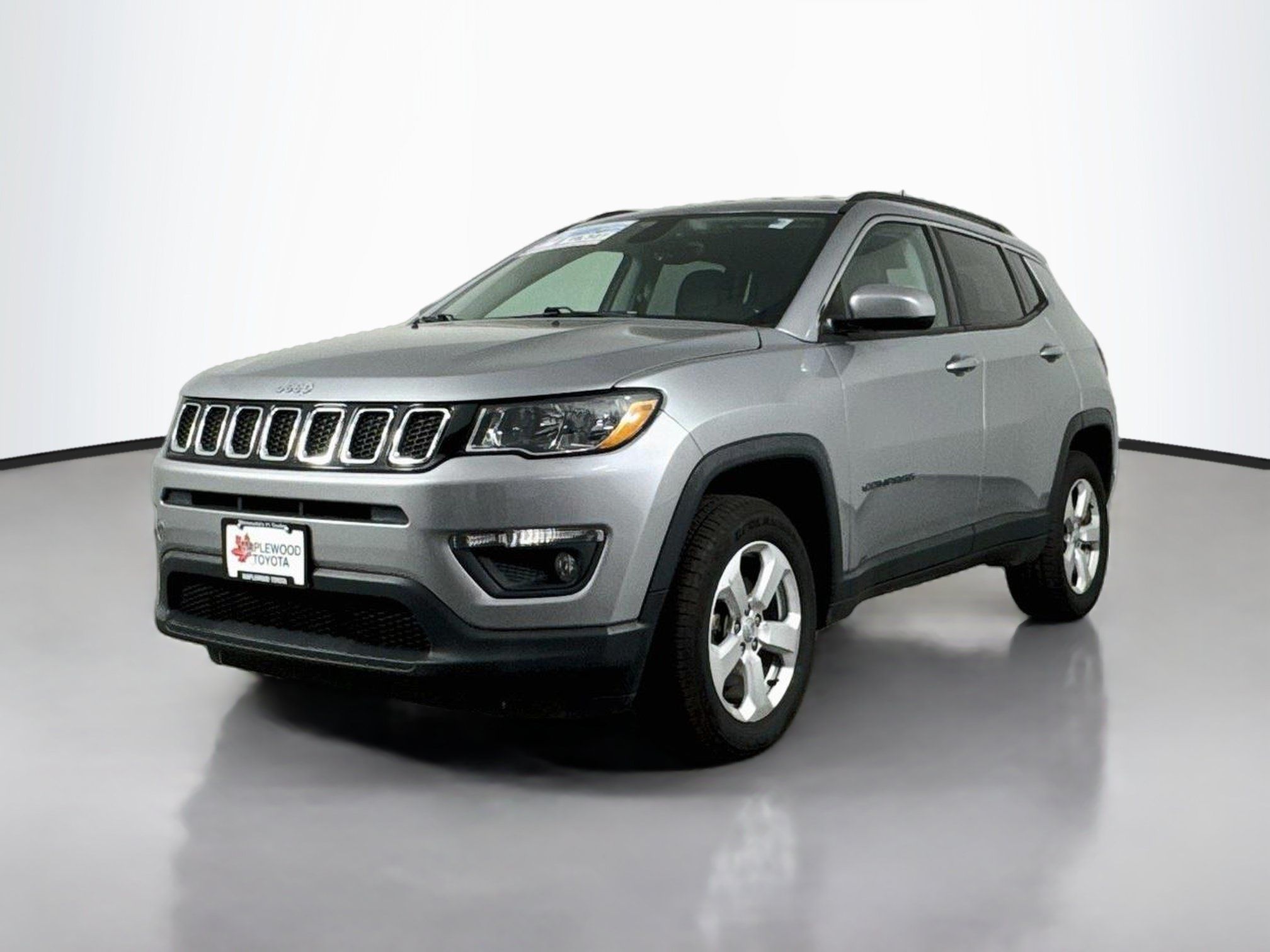 Used 2018 Jeep Compass Latitude w/ Popular Equipment Group AWD/4WD image 3