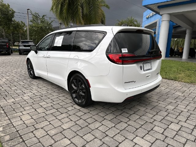 Used 2025 Chrysler Pacifica Limited FWD image 34