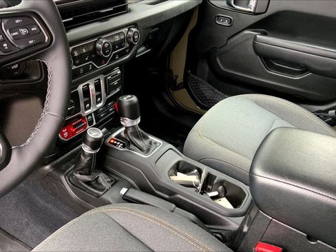 Used 2025 Jeep Wrangler Sport AWD/4WD image 14