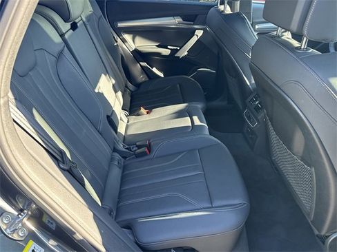 Certified 2025 Audi Q5 2.0T Premium w/ Convenience Plus Package image 31