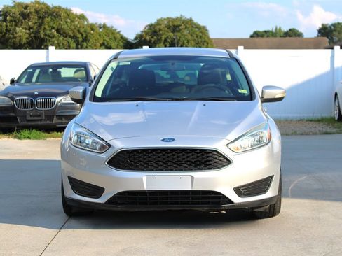 Used 2016 Ford Focus SE image 2