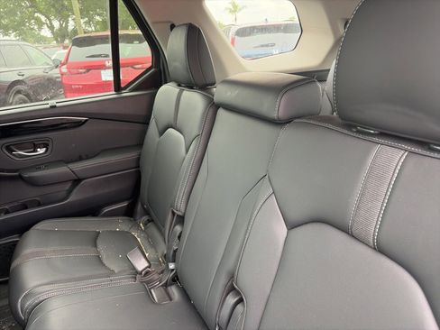 Used 2025 Honda Pilot EX-L image 9