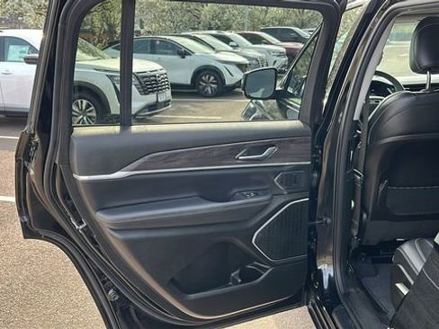 Used 2023 Jeep Grand Cherokee L Limited AWD/4WD image 23