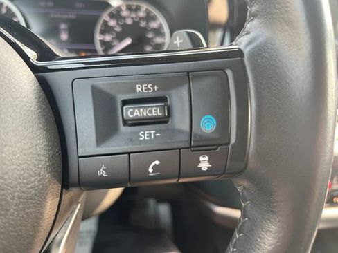 Used 2023 Nissan Pathfinder SL AWD/4WD image 19