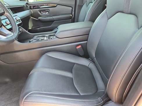 Used 2023 Honda Pilot Touring image 14