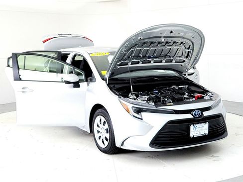 Used 2024 Toyota Corolla LE image 9