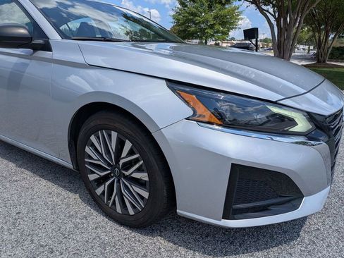 Used 2024 Nissan Altima 2.5 SV FWD image 10