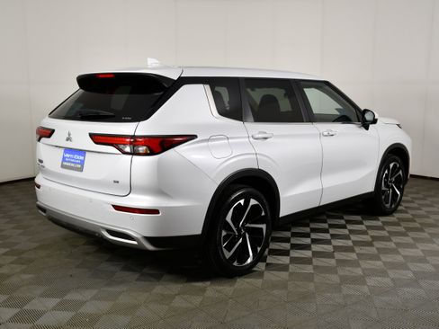 Used 2024 Mitsubishi Outlander SE AWD/4WD image 6