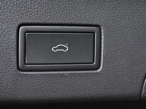 Certified 2023 Volkswagen Atlas Cross Sport SE image 10